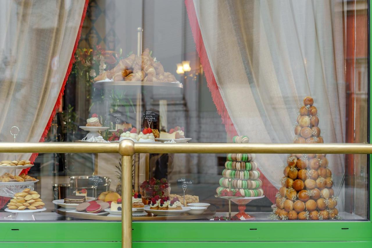 Hotel H15 Francuski Old Town - Destigo Hotels Krakow Exterior photo A display of sweets in a shop window